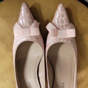 ELLEN TRACY PINK CROCODILE TRIMMED ECLIPSE PUMPS